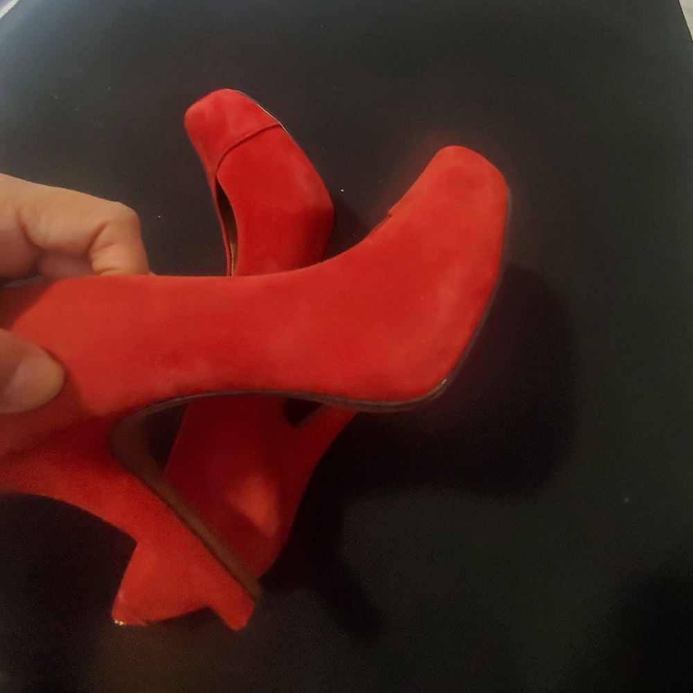 ❤️RED CORAL❤️ SUEDE ISOLA PUMPS Size 6